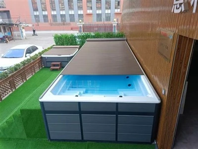 Un Alu. Acoperire cu tablă pentru piscină